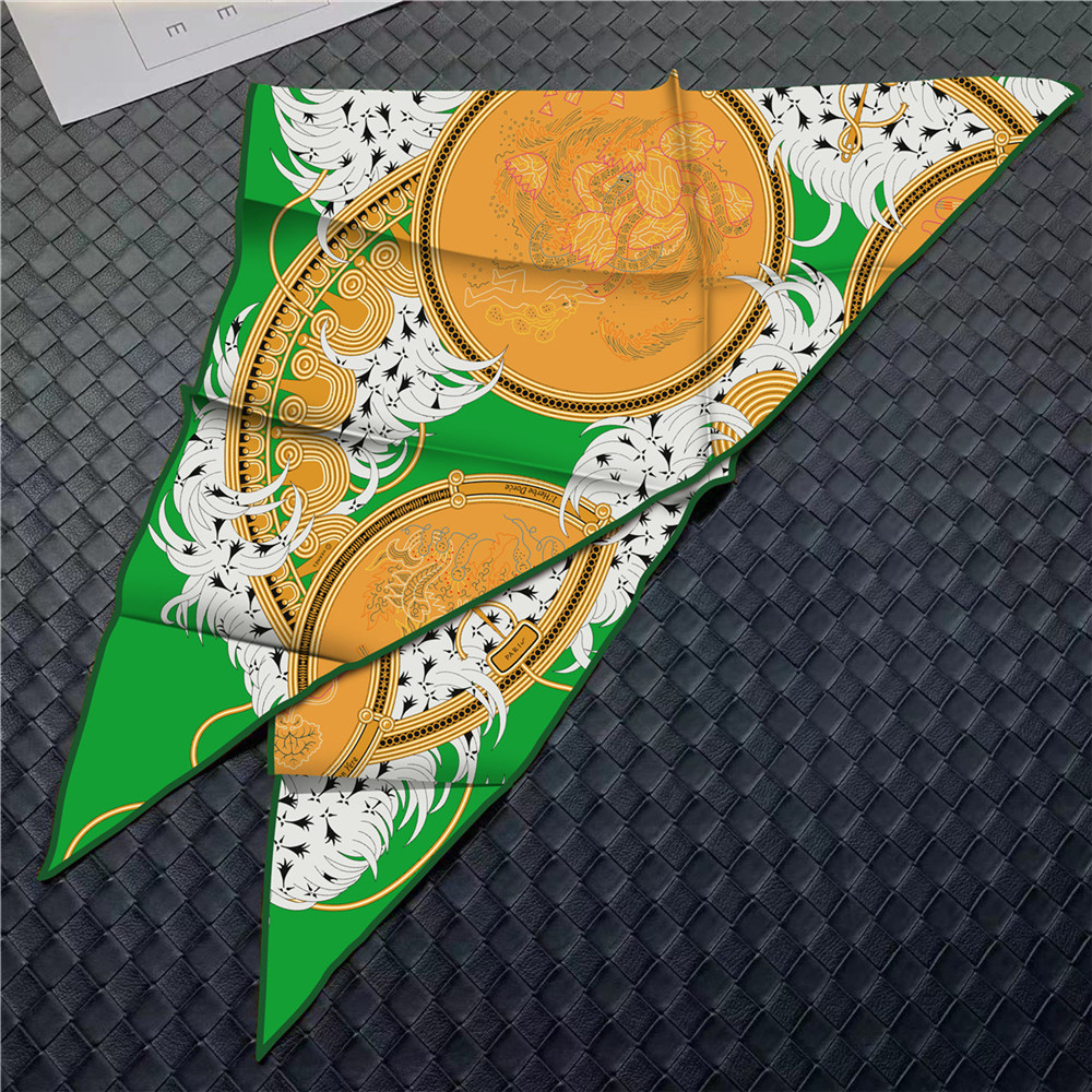 Triangle Silk Scarf Shawls Lux – Luxury Bags And Accessories Bewertung und Preis