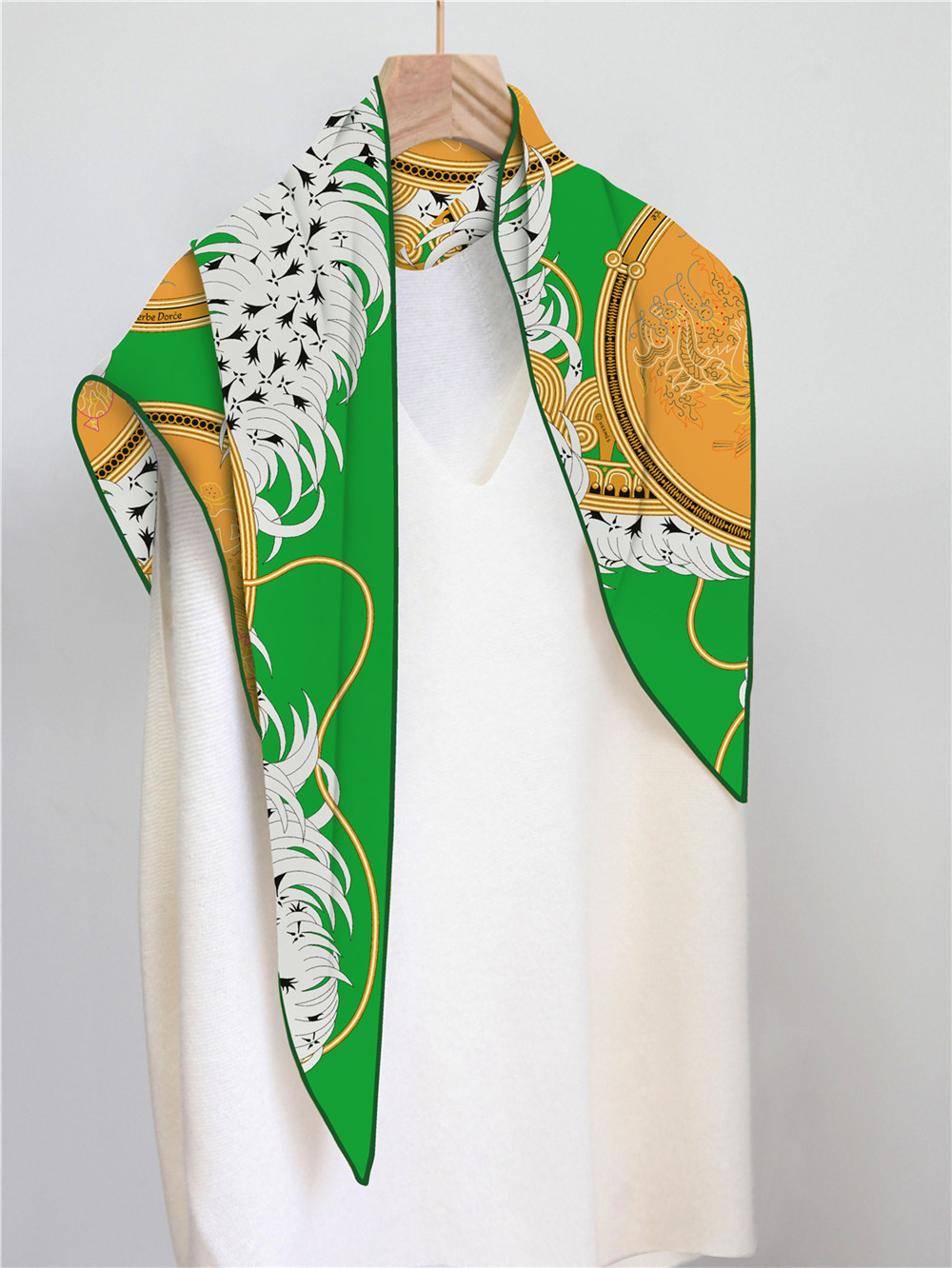 Triangle Silk Scarf Shawls Lux – Luxury Bags And Accessories Bewertung und Preis