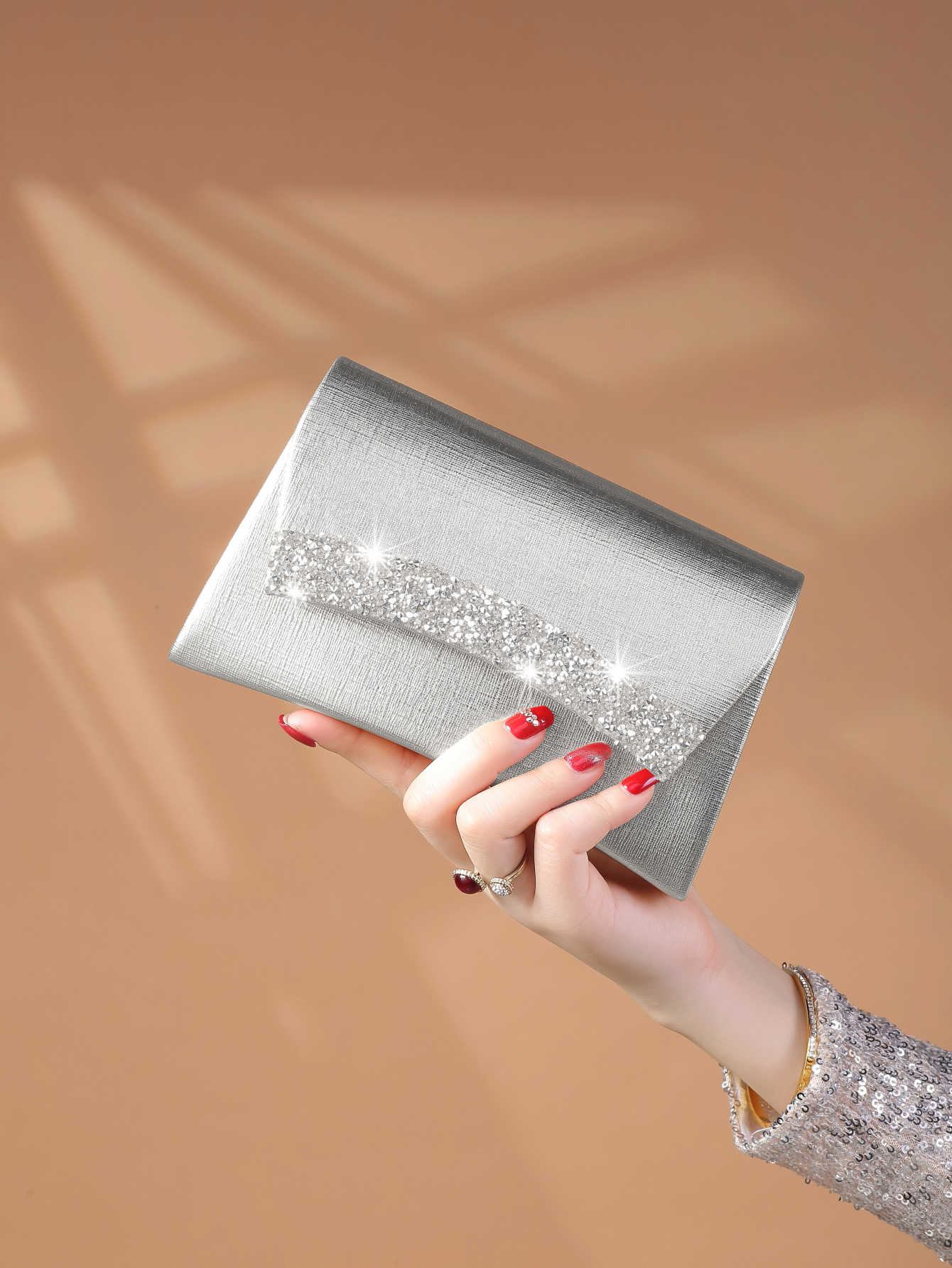 Glamorous, Elegant, Exquisite, – Luxury Bags Quiet Bewertung und Preis