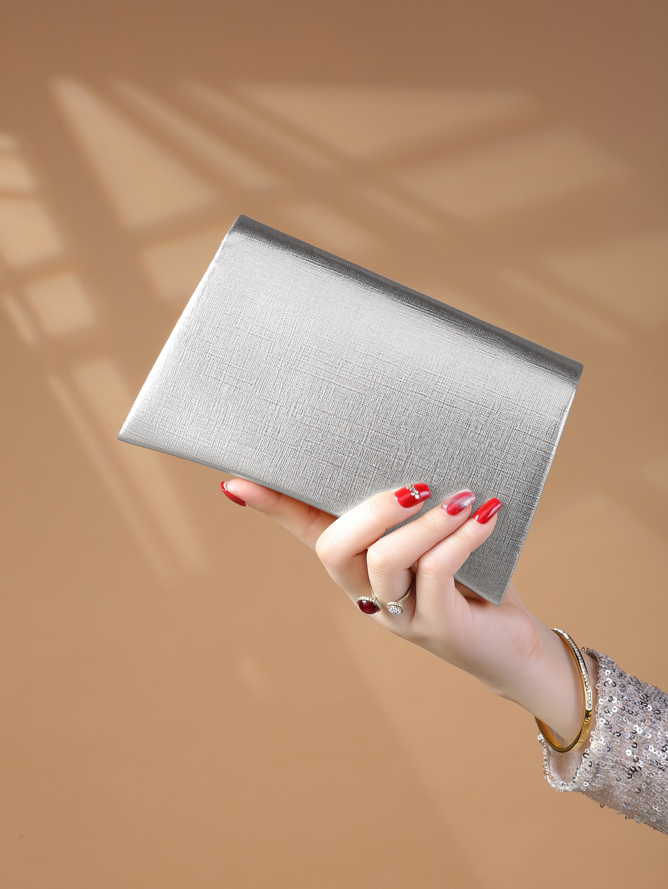 Glamorous, Elegant, Exquisite, – Luxury Bags Quiet Bewertung und Preis
