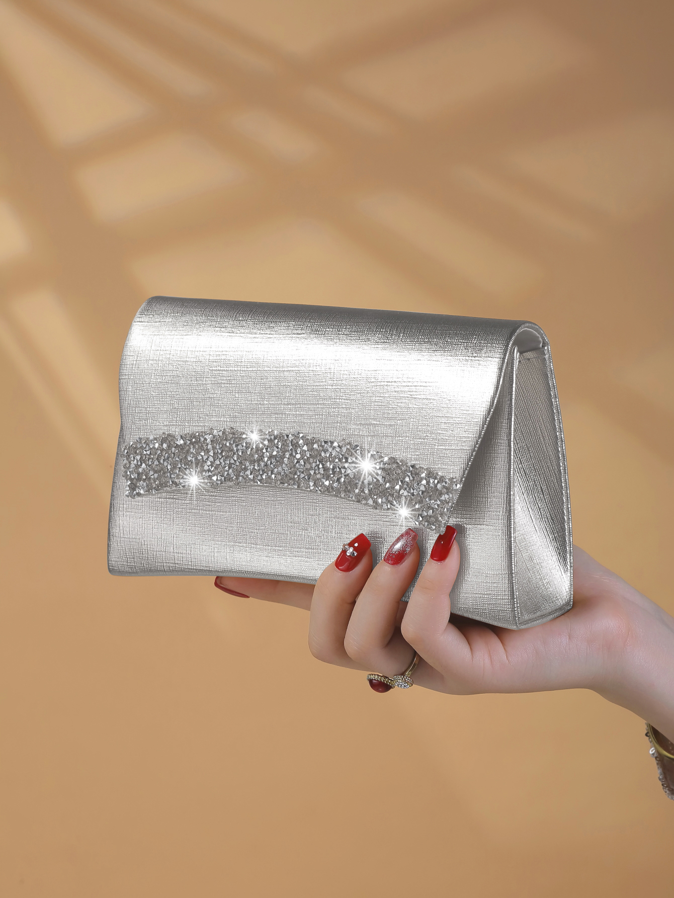 Glamorous, Elegant, Exquisite, – Luxury Bags Quiet Bewertung und Preis
