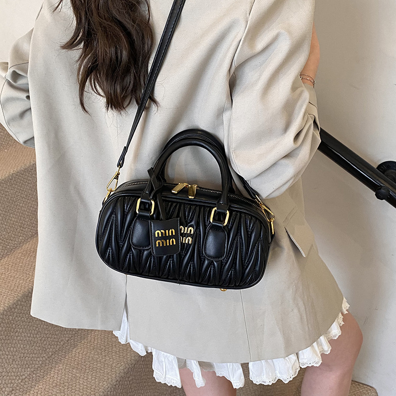 Ruched Pillow Bag, 2026 Textur – Luxury Bags Dior Bewertung und Preis