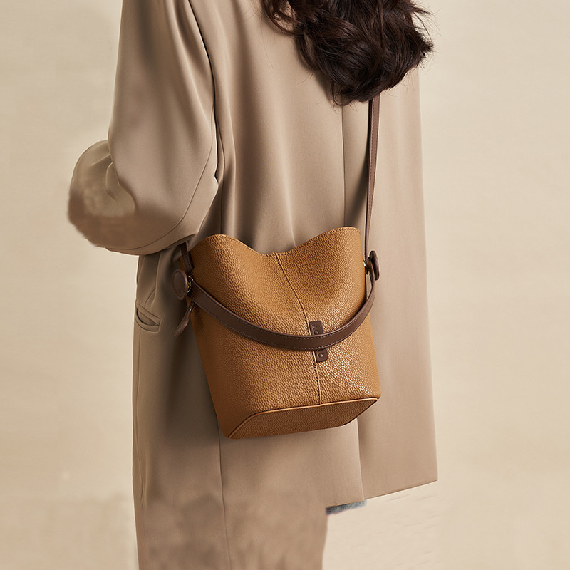 Classic Women's Water Bucket H – Luxury Bags Levels Bewertung und Preis
